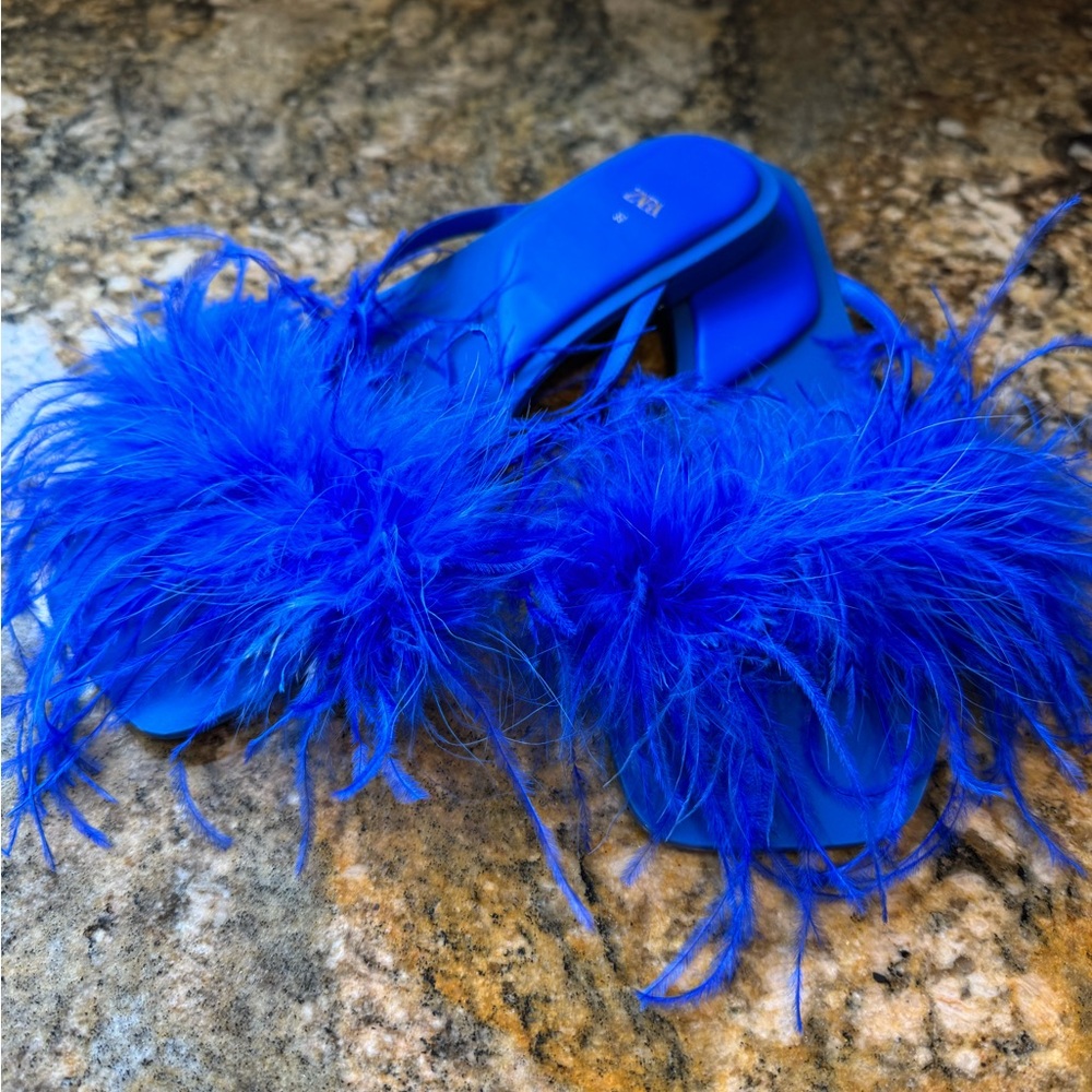 Zara Women's Blue Feathered Sandals